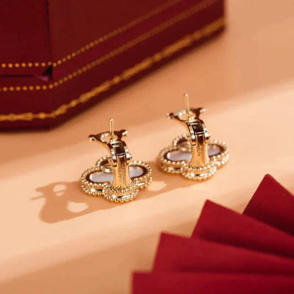 [Shinejoy]CLOVER MEDIUM 1 MOTIFS  WHITE MOP STUD EARRINGS