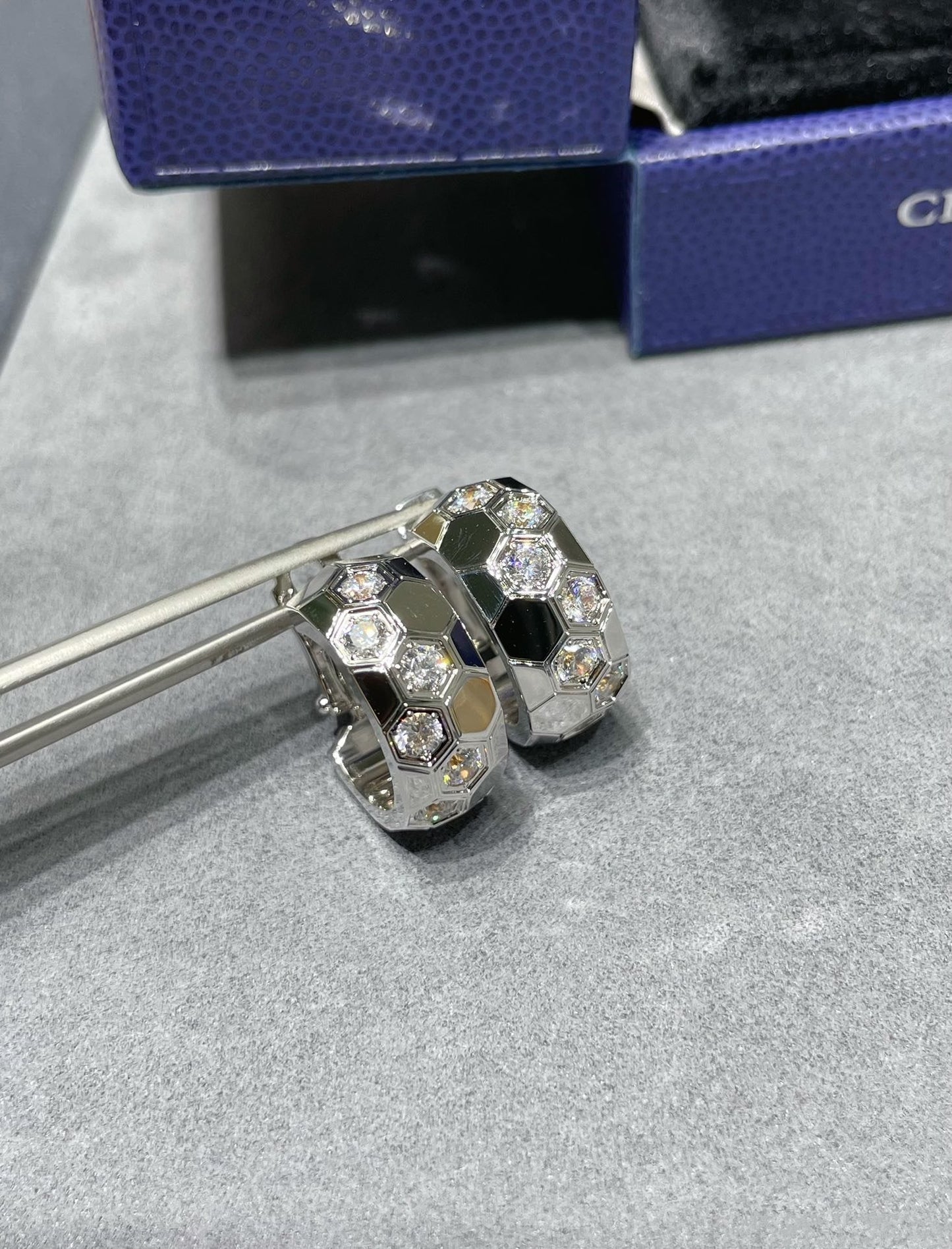[Shinejoy]BEE LOVE DIAMOND HOOP EARRINGS