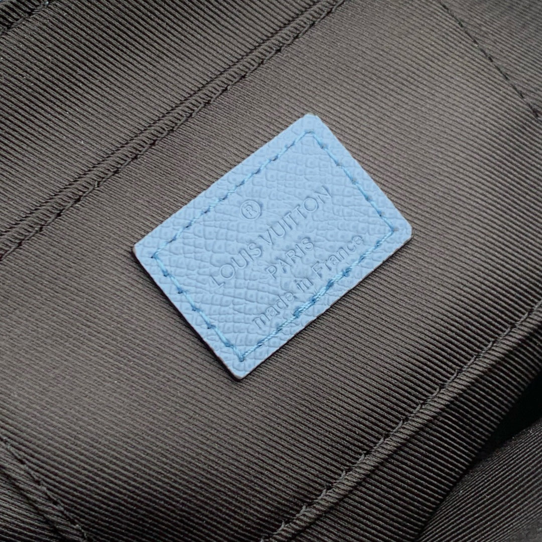 PULSE MESSENGER 22.5 IN BLUE MONOGRAM COATED CANVAS AND CALFSKIN