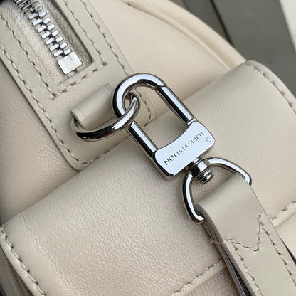SPEEDY CARGO VIBE 28 IN VANILLE LAMBSKIN MONOGRAM LOGO TAG
