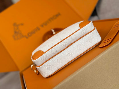 LV 25S NIL BAG 98MM IN WHITE MONOGRAM CANVAS AND CALFSKIN GOLD HARDWARE