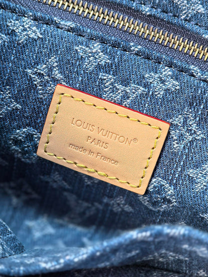 LV 25S ONTHEGO 28 IN BLUE MONOGRAM DENIM COTTON CALFSKIN LEATHER STRAP